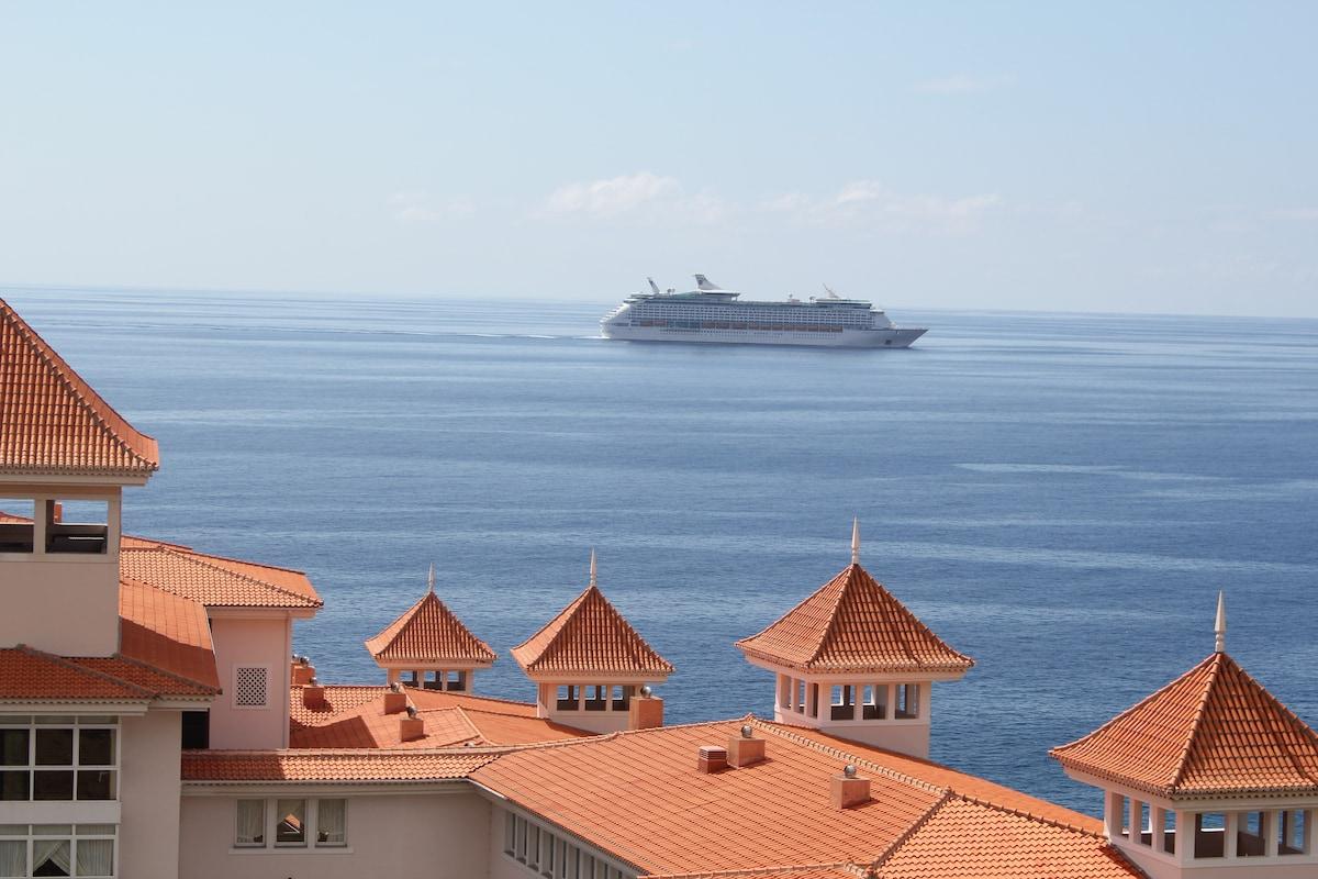 Penthause View Ocean by Bookmadeira